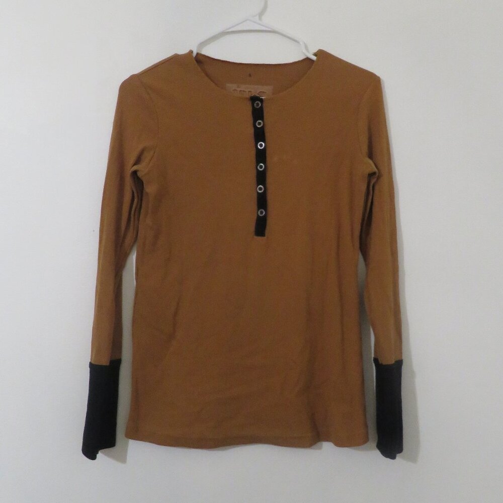 Point Tan Half Button Down Rib Knit Tee with Black Cuffs